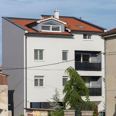 City Apartments Silver Pula Bagian luar foto