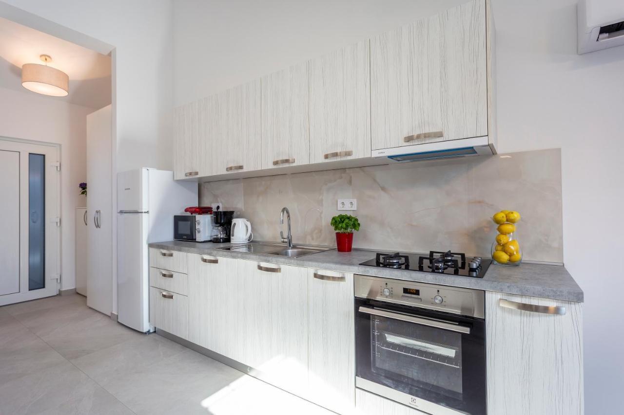 City Apartments Silver Pula Bagian luar foto