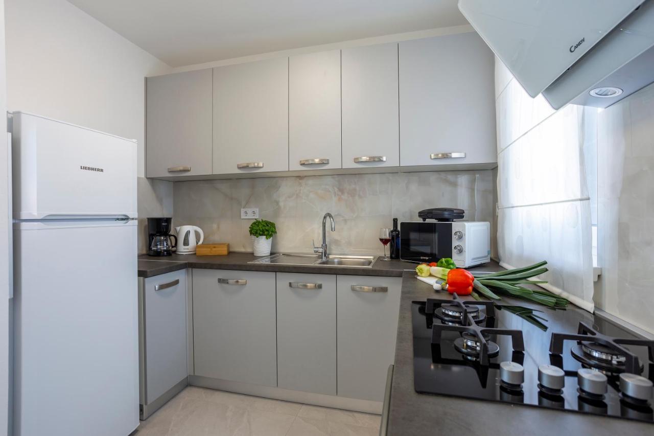 City Apartments Silver Pula Bagian luar foto