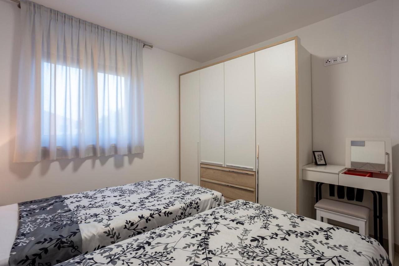 City Apartments Silver Pula Bagian luar foto