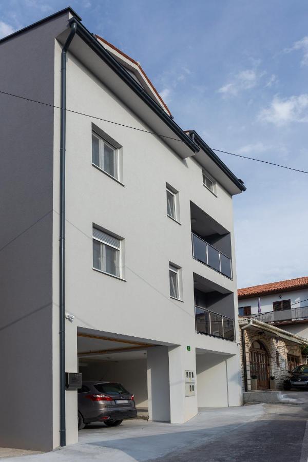 City Apartments Silver Pula Bagian luar foto