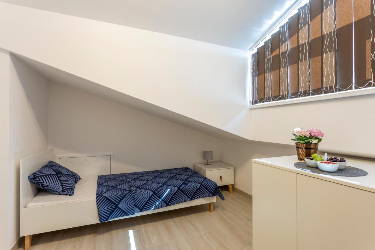 City Apartments Silver Pula Bagian luar foto