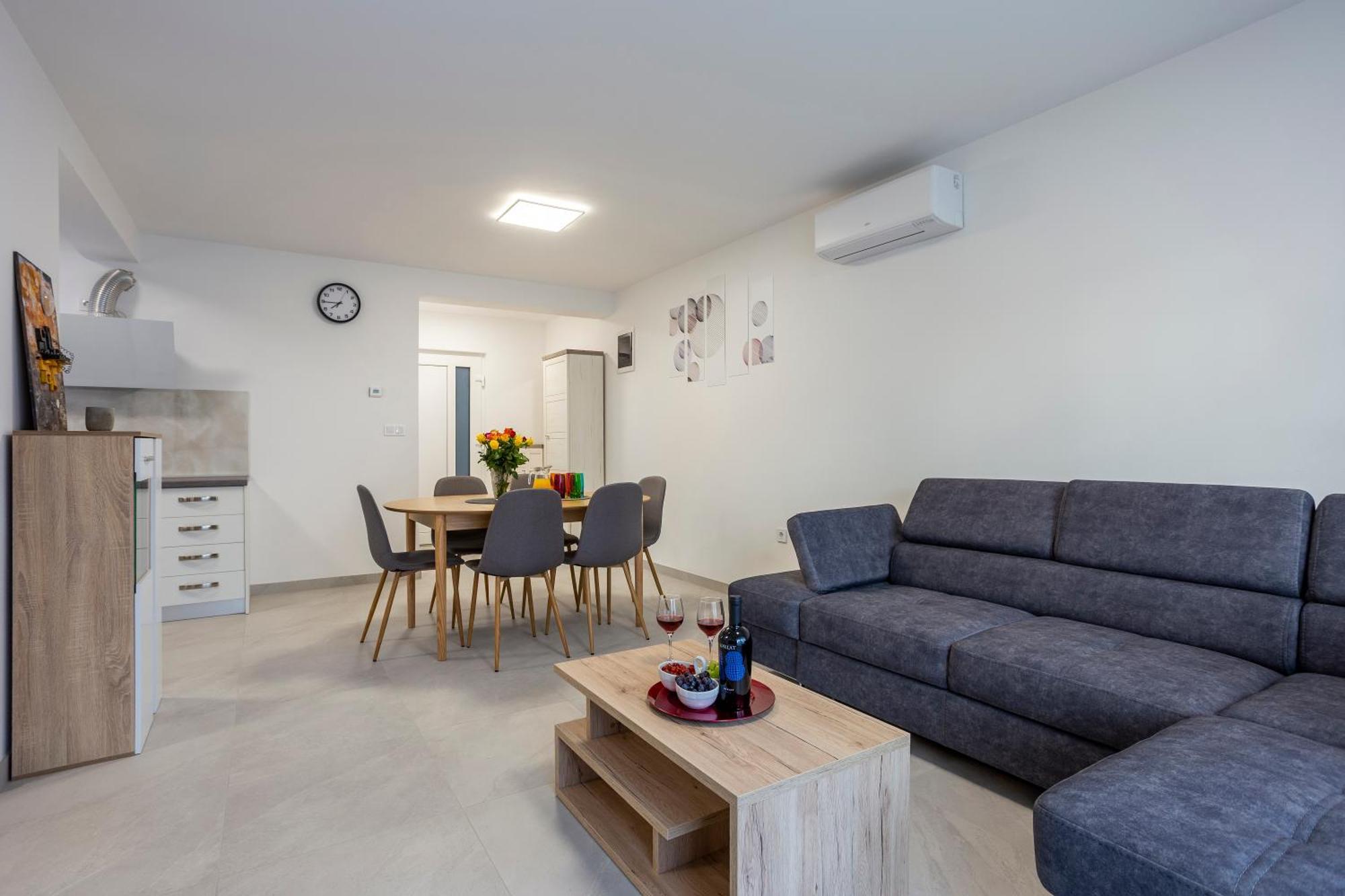 City Apartments Silver Pula Bagian luar foto